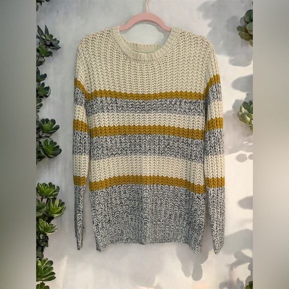 Crocheted Women’s M Flamingo Brand Sweater Chunky Knit - Picture 3 of 5